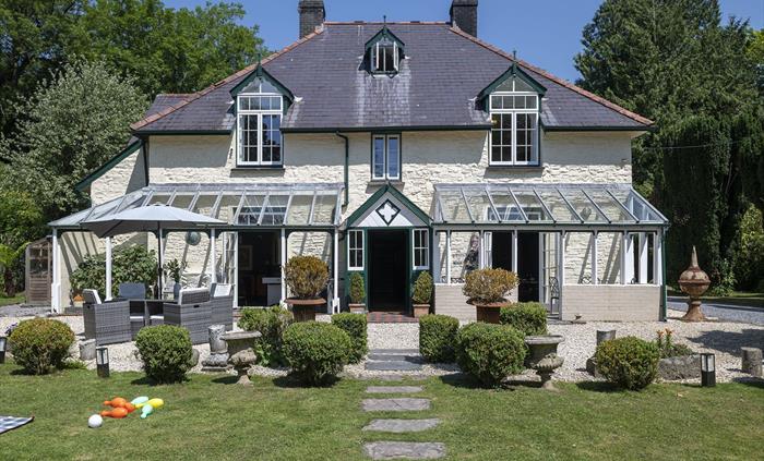 The Cors Country House